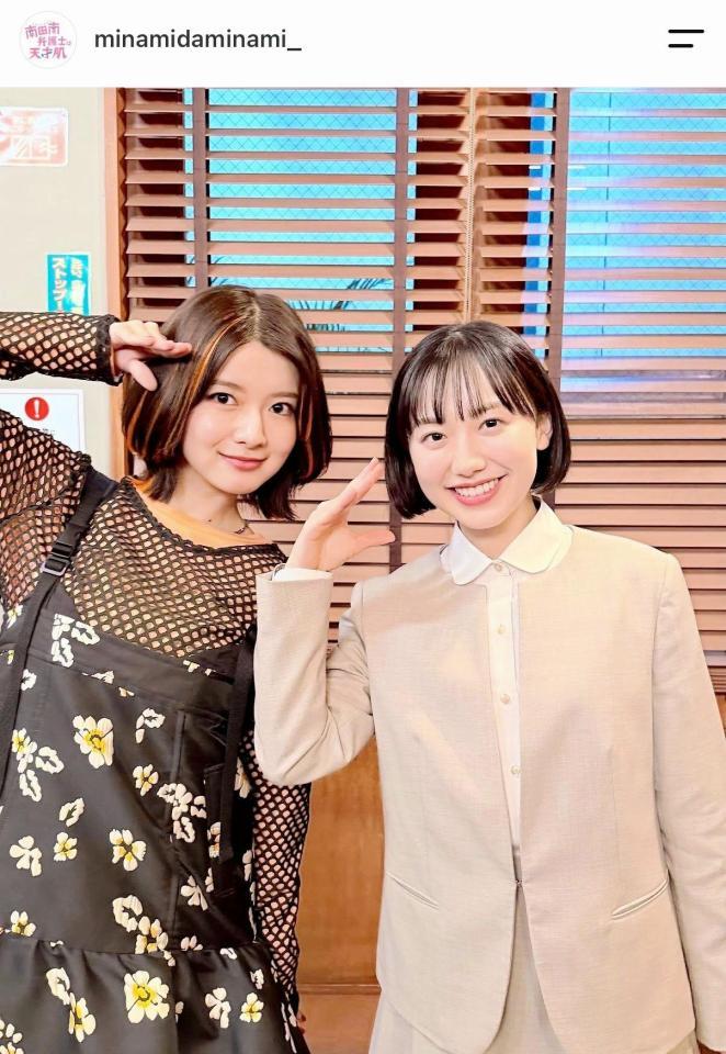 柿原りんか（左）と芦田愛菜。「南田南弁護士は天才肌」公式インスタグラム＠ｍｉｎａｍｉｄａｍｉｎａｍｉより