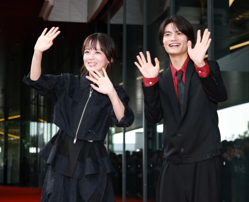 テレ朝系金曜ナイトドラマプレミアム「真田十勇士」ジャパンプレミアに登場した伊原六花（左）と城桧吏（撮影・伊藤笙子）