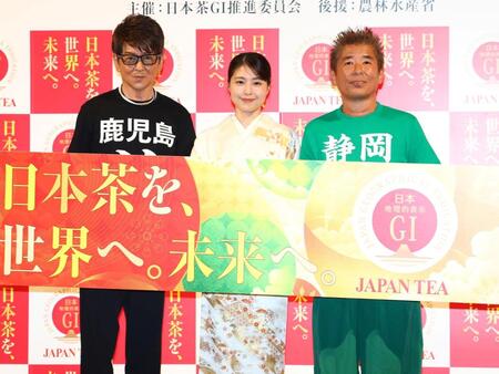 発表会に登壇した（左から）哀川翔、有村架純、勝俣州和（撮影・石井剣太郎）