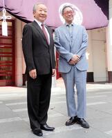 取材会を開いた尾上松緑（右）と中村梅雀