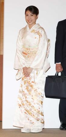 着物姿で登場した有村架純（撮影・石井剣太郎）