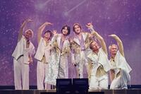 ライブを行うＲＯＩＲＯＭの本多大夢（中央左）と浜川路己（同右）