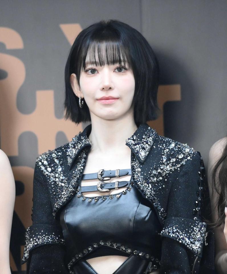 　ＬＥ　ＳＳＥＲＡＦＩＭ・宮脇咲良＝２０２５年１１月撮影