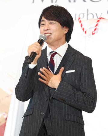 笑顔を見せる櫻井翔（撮影・石井剣太郎）