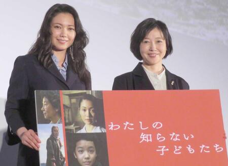 二階堂ふみ（左）と西川美和監督