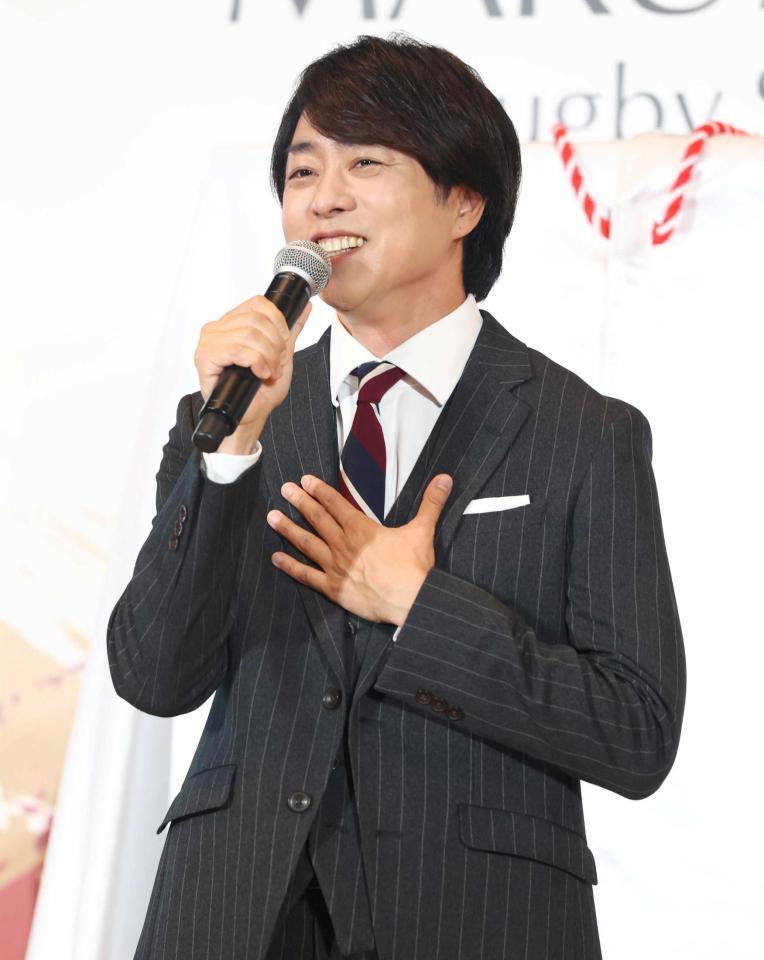 笑顔を見せる櫻井翔（撮影・石井剣太郎）