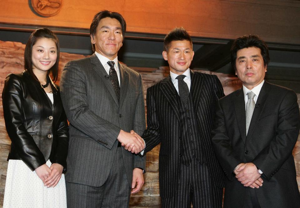 テレビのトーク番組で共演する（左から）小池栄子、松井秀喜、三浦知良、村上龍さん＝２００６年