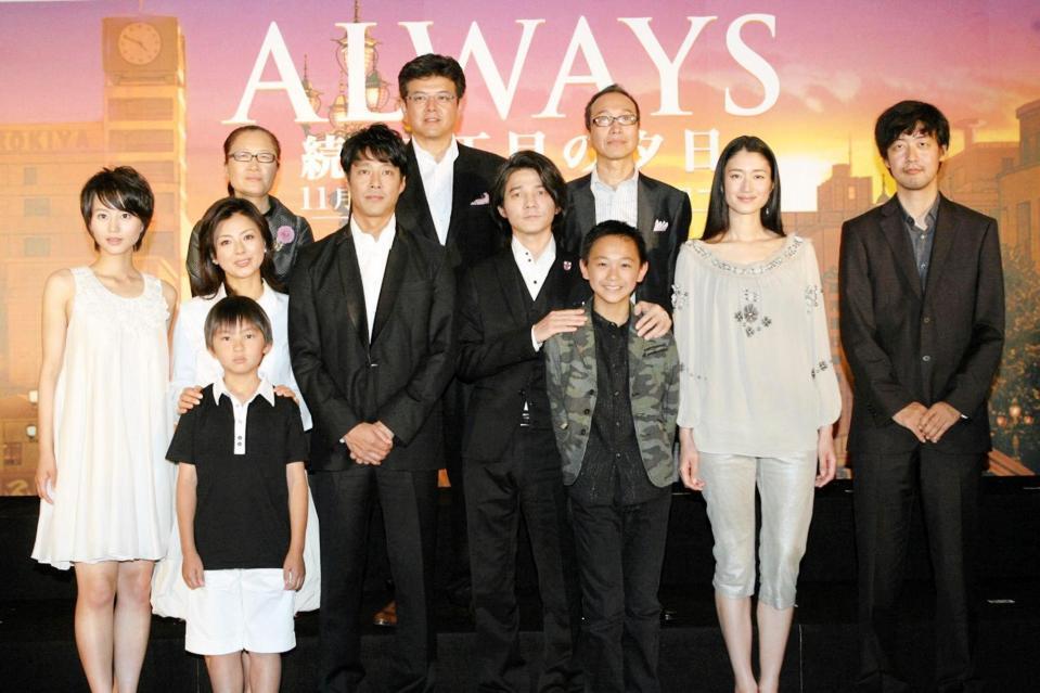 「ＡＬＷＡＹＳ　続・三丁目の夕日」の制作発表に登場した堀北真希さん（左）＝２００７年