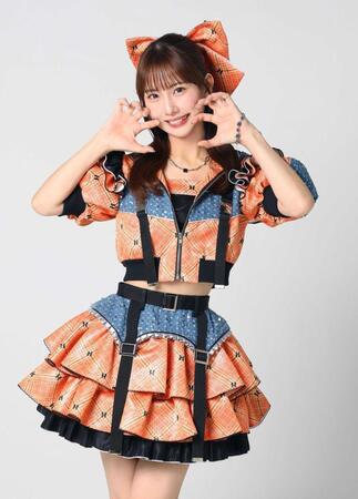 　ポーズをとるＳＫＥ４８・熊崎晴香（撮影・石井剣太郎）