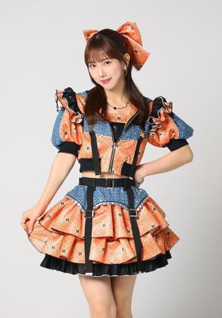 ポーズをとるＳＫＥ４８・熊崎晴香（撮影・石井剣太郎）