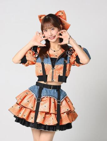 ポーズをとるＳＫＥ４８・熊崎晴香（撮影・石井剣太郎）