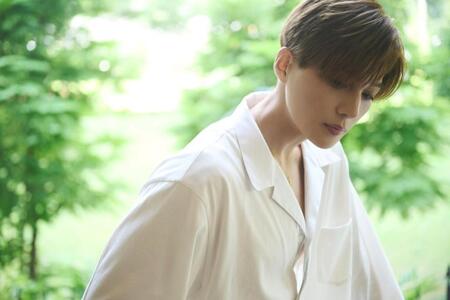 八木勇征の写真集「Ｂｅ　ｍｙ」内のカット©ＬＤＨ　ＪＡＰＡＮ／ＧＥＮＴＯＳＨＡ　２０２６