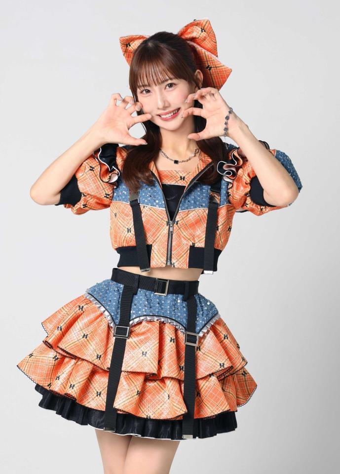 　ポーズをとるＳＫＥ４８・熊崎晴香（撮影・石井剣太郎）