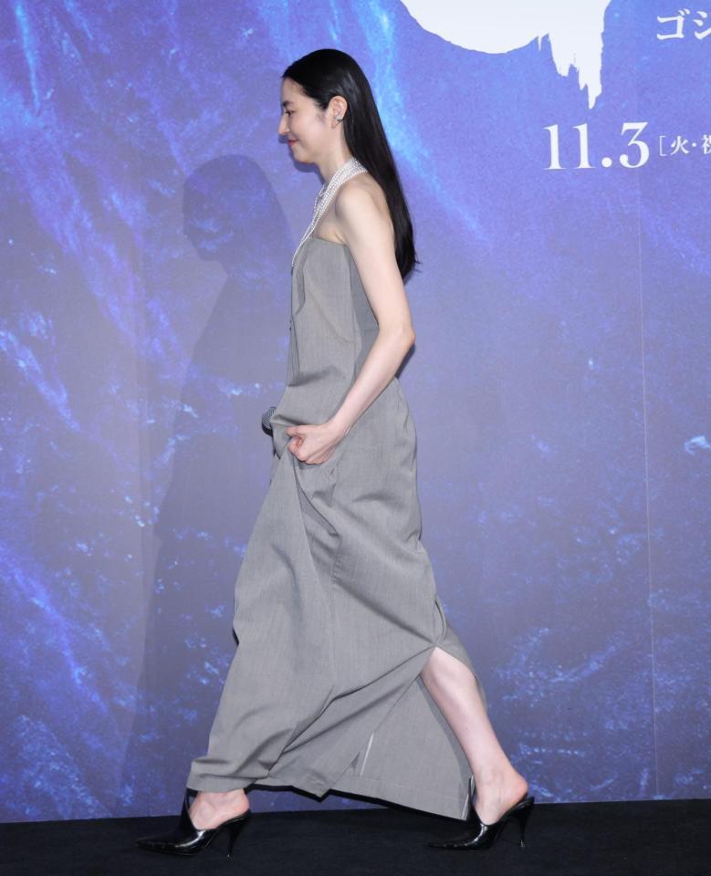 ドレス姿で登場した長澤まさみ＝東京・ＴＯＨＯシネマズ日比谷（撮影・棚橋慶太）