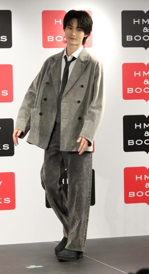 ２０２７年カレンダー発売記念イベントに出席した藤岡真威人
