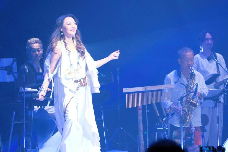 ライブツアーの東京公演を行った杏里