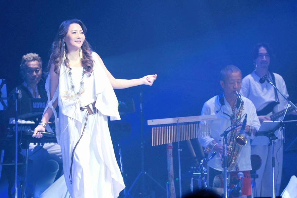 ライブツアーの東京公演を行った杏里