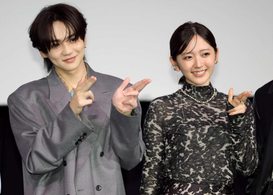 ダブル主演の吉野北人（左）と鈴木愛理（撮影・棚橋慶太）　