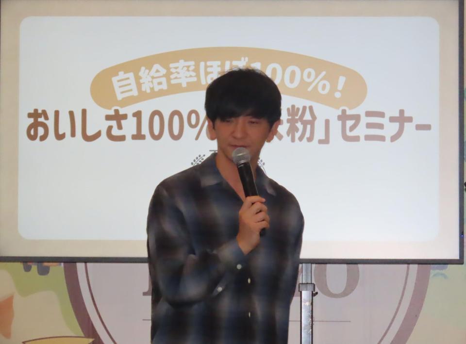 Ｔｏｋｙｏ米粉知新キャンペーンでＰＲするパンサー・向井慧