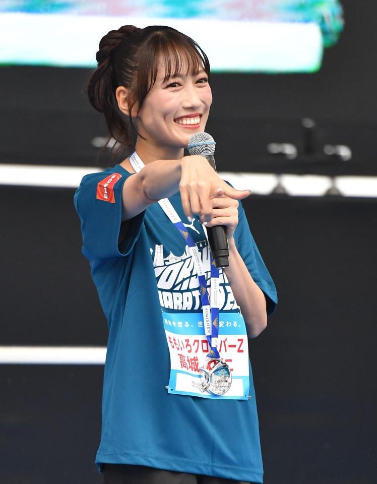ステージに登壇した高城れに（撮影・千葉大輝）