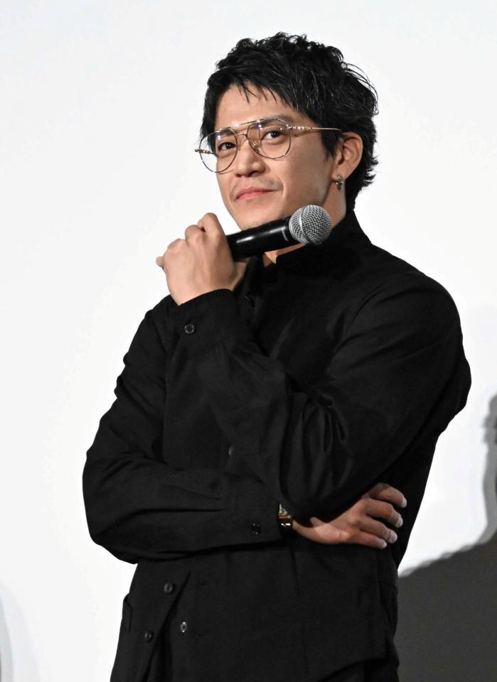 舞台あいさつに登壇した小栗旬（撮影・持木克友）