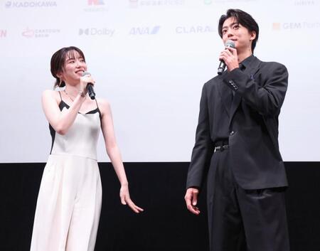 トークでもりあがる永野芽郁と伊藤健太郎（撮影・金田祐二）
