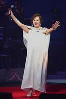 ライブを行う上沼恵美子