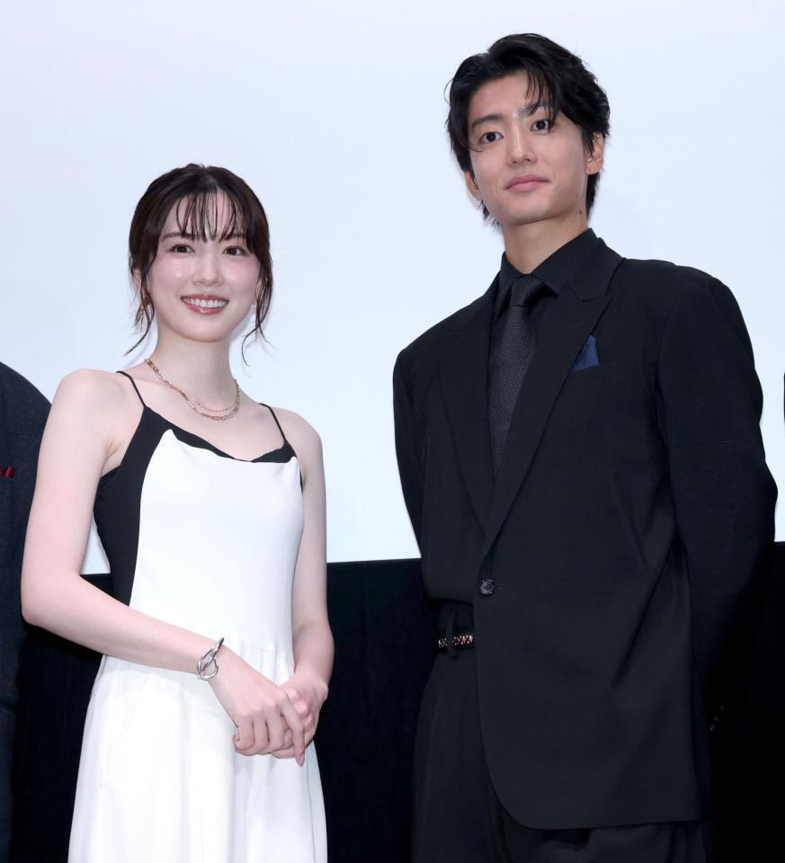 舞台あいさつを盛り上げた永野芽郁と伊藤健太郎（撮影・金田祐二）