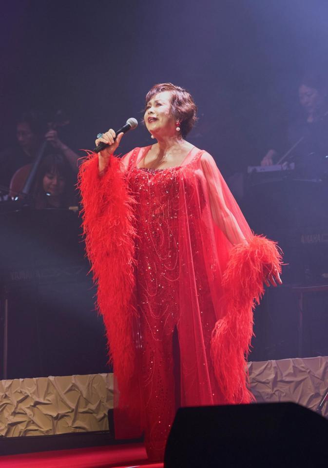 ライブを行う上沼恵美子