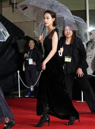 「第３９回東京国際映画祭」レッドカーペットに登場した南沙良＝東京ミッドタウン日比谷（撮影・伊藤笙子）
