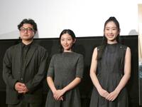 イベントに出席した（左から）まつむらしんご監督、川島鈴遥、倉沢杏菜