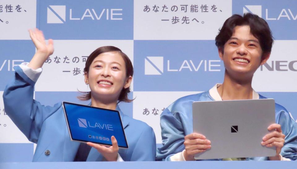 　森七菜（左）と黒川想矢