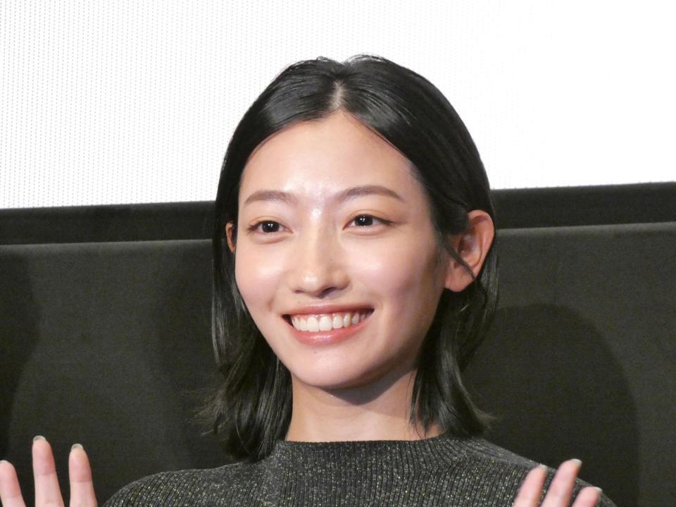 イベントに出席した川島鈴遥