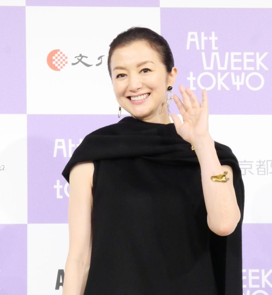 イベントに出席した鈴木京香