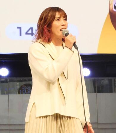 熱唱する吉田沙保里氏