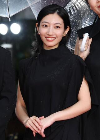 「第３９回東京国際映画祭」レッドカーペットに登場した川島鈴遥（撮影・伊藤笙子）