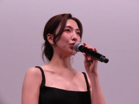 映画「過怠」の舞台あいさつに出席した知英