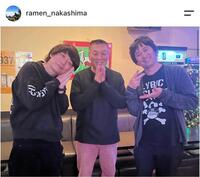 三四郎・小宮と「カラオケさんま」を訪れたや団・中嶋。公式インスタグラム＠ｒａｍｅｎ＿ｎａｋａｓｈｉｍａより