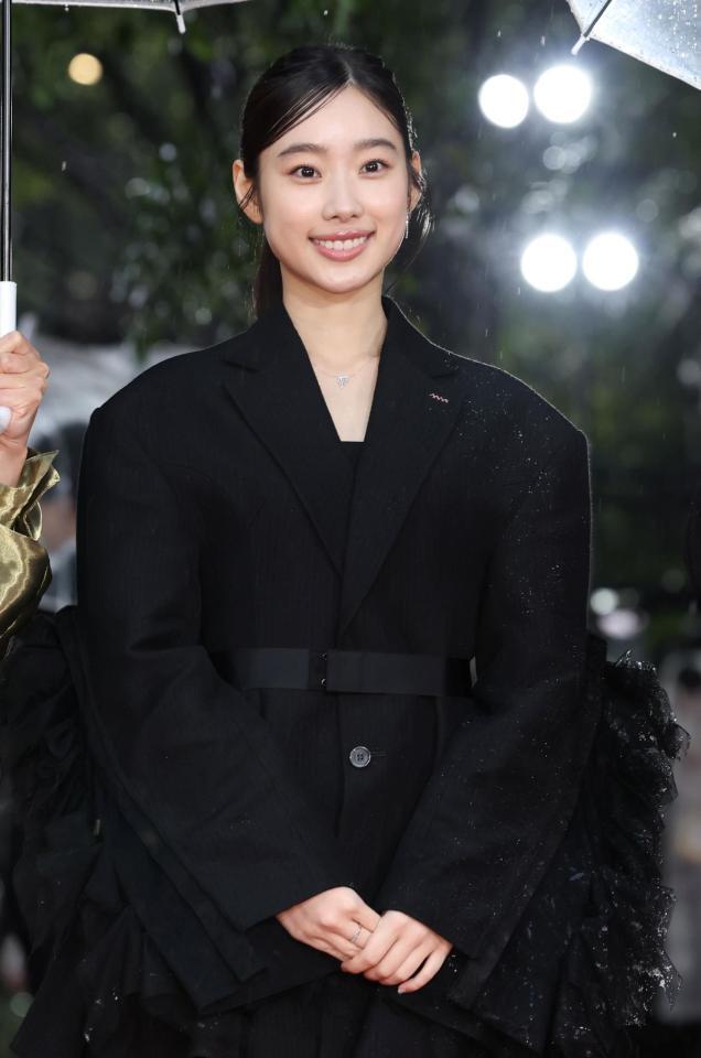 「第３９回東京国際映画祭」レッドカーペットに登場した倉沢杏菜（撮影・伊藤笙子）