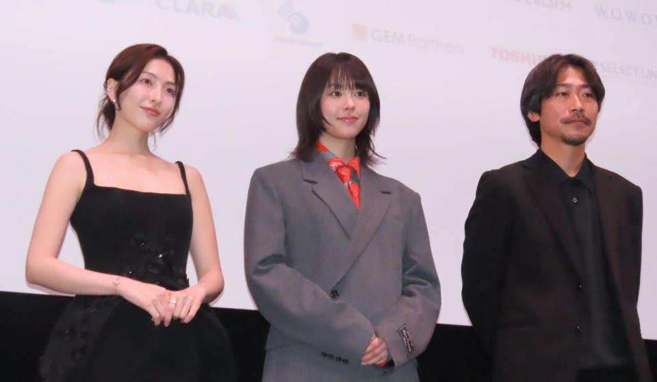 映画「過怠」にＷ主演の知英（左）と唐田えりか（中）と山本英監督