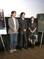 イベントに出席した（左から）矢座孟之進監督、大西利空、伊礼姫奈＝都内