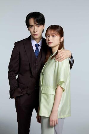 前作から続投する戸塚祥太（左）と紺野彩夏