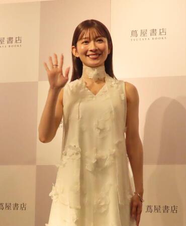 初のフォトブック「りな、です」を発売した山本里菜