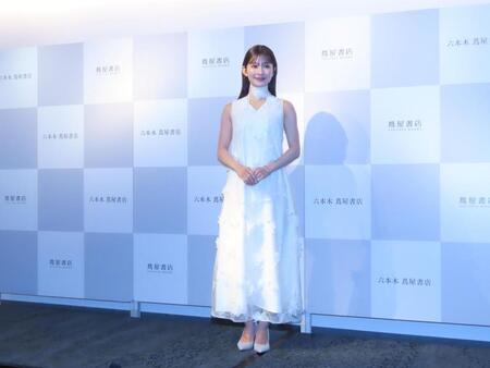 初のフォトブック「りな、です」を発売した山本里菜