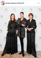 キャッツアイの３人で。藤原紀香のインスタグラム＠ｎｏｒｉｋａ．ｆｕｊｉｗａｒａ．ｏｆｆｉｃｉａｌ（１０月２８日付）より