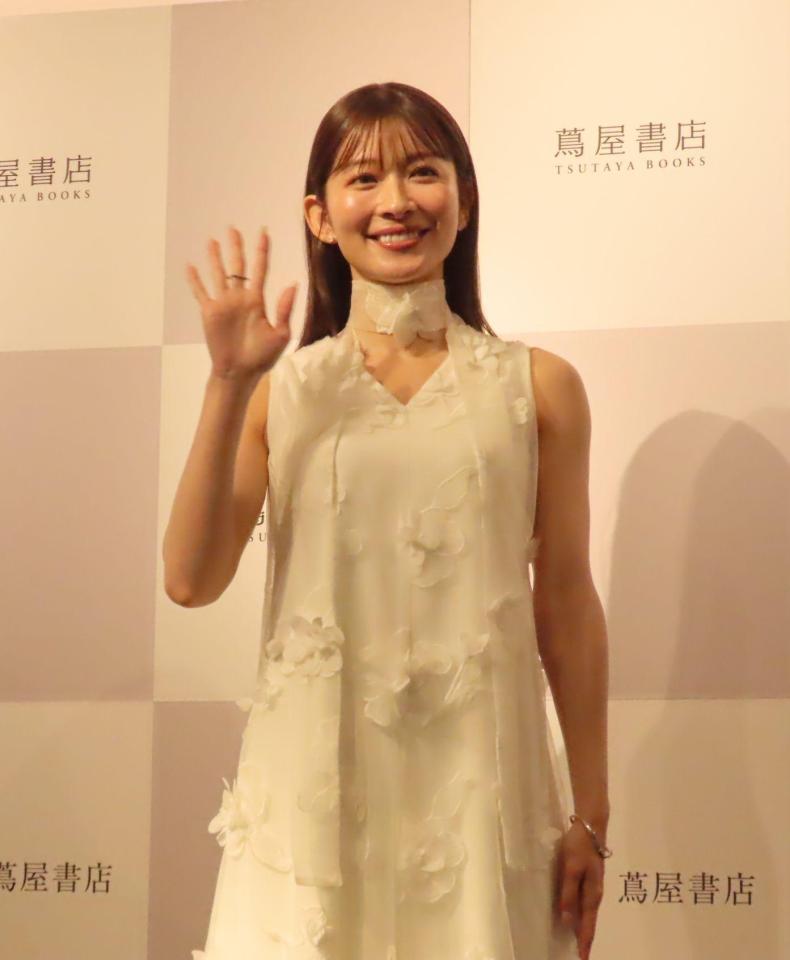 初のフォトブック「りな、です」を発売した山本里菜