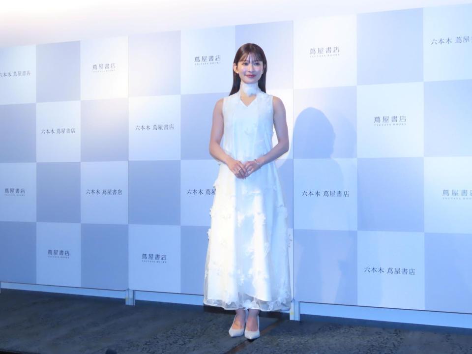 初のフォトブック「りな、です」を発売した山本里菜