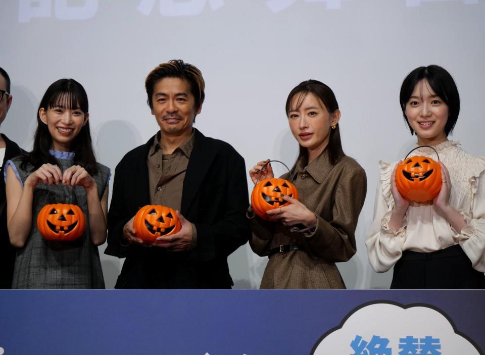 舞台あいさつに登壇した（左から）森川葵、森田剛、松本まりか、早瀬憩