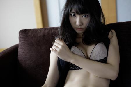 　雑誌「ａｎ・ａｎ」でセクシーショットを披露するＡＫＢ４８の柏木由紀