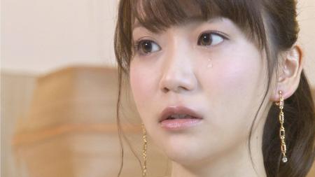 デートをすっぽかされ涙ぐむシーンを演じる大島優子